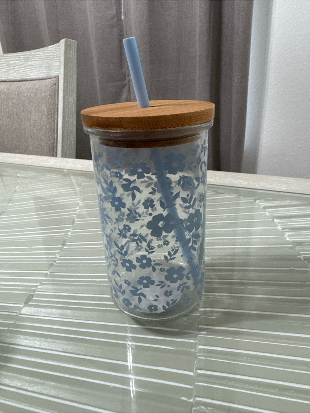 Blue Floral Glass Tumbler with Bamboo Lid